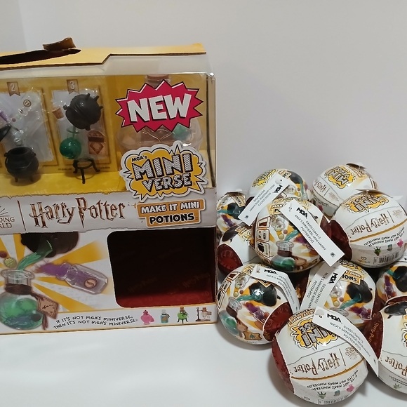 Harry Potter Potions Make it Mini Verse full box of 15 capsules with a UV light - Picture 1 of 6